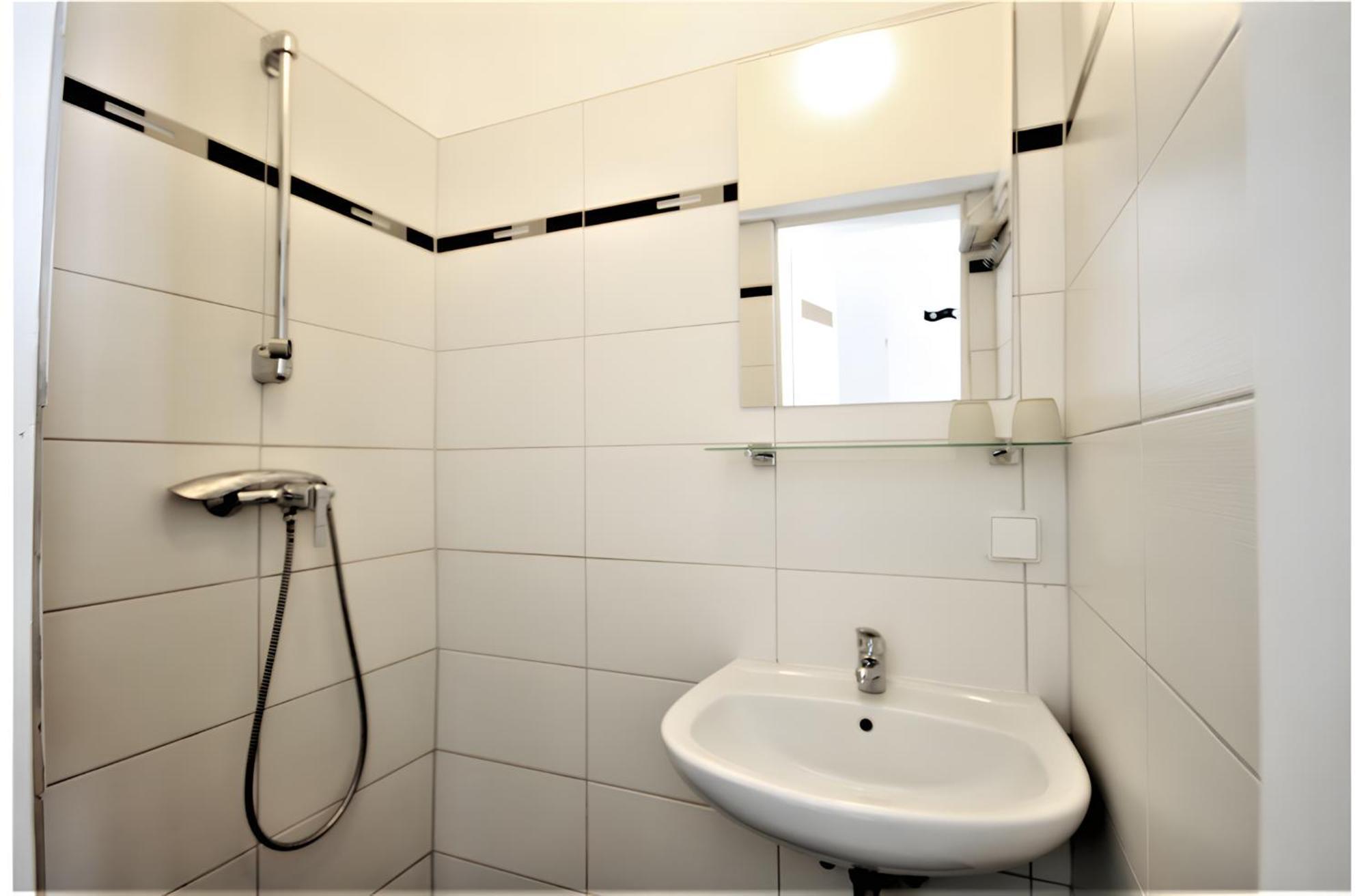 Modern Flat With 2 Rooms, Close To Schoenbrunn ウィーン エクステリア 写真